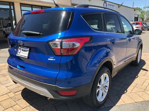 Used 2018 Ford Escape SE w/ SE Sync 3 Package AWD/4WD image 2