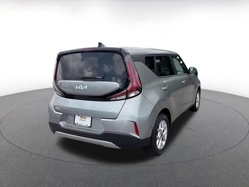 Used 2025 Kia Soul LX w/ LX Technology Package FWD image 11