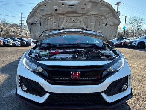 Used 2018 Honda Civic Type R image 9