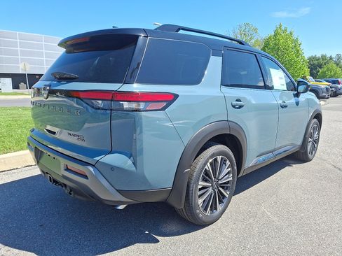 New 2026 Nissan Pathfinder Platinum AWD/4WD image 4