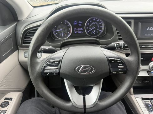 Used 2019 Hyundai Elantra SE FWD image 12
