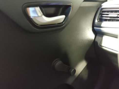 Used 2018 Kia Rio LX image 27
