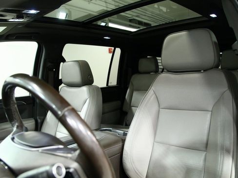 Used 2021 GMC Yukon XL SLT w/ SLT Luxury Plus Package image 17