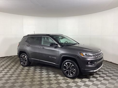 Used 2022 Jeep Compass Limited image 1