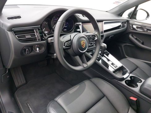 Used 2026 Porsche Macan image 18