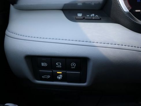 Used 2023 Toyota Highlander L image 21