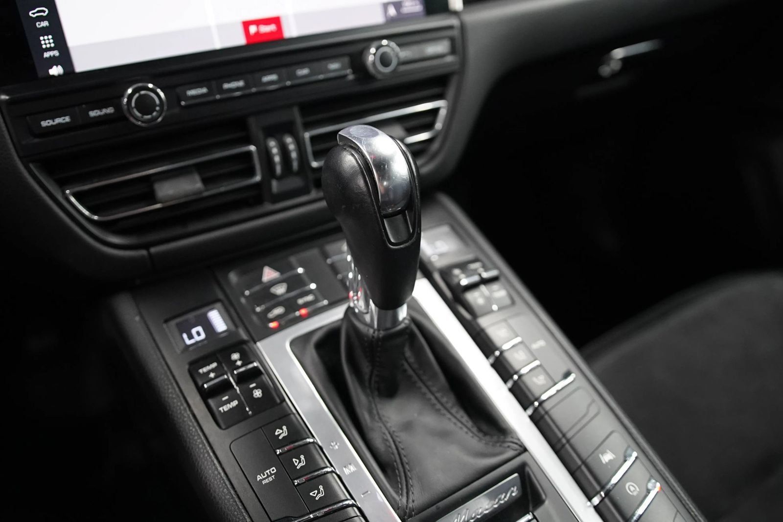 Used 2019 Porsche Macan AWD/4WD image 35