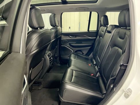 Used 2022 Jeep Grand Cherokee Limited AWD/4WD image 24