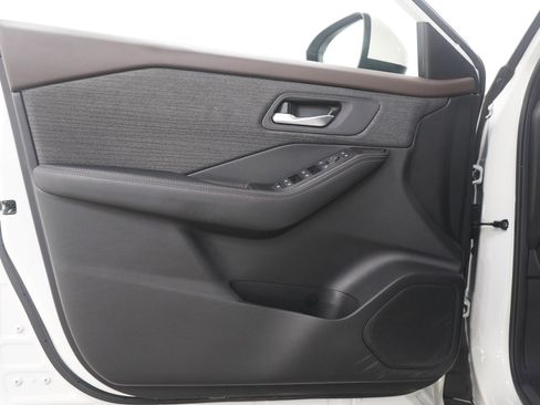 Used 2023 Nissan Rogue SV image 21