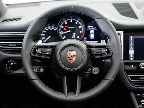 Certified 2025 Porsche Macan image 13