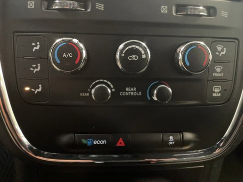 Used 2016 Dodge Grand Caravan SE image 22