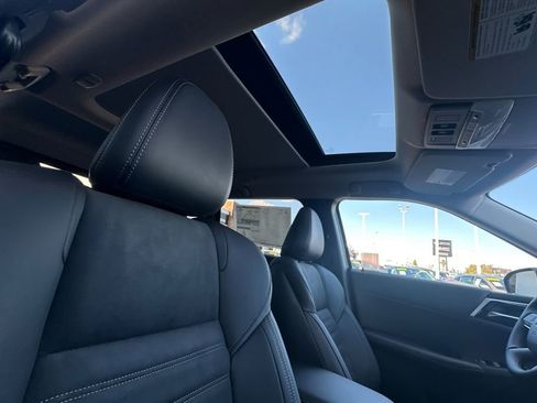 New 2025 Mitsubishi Outlander SE image 18