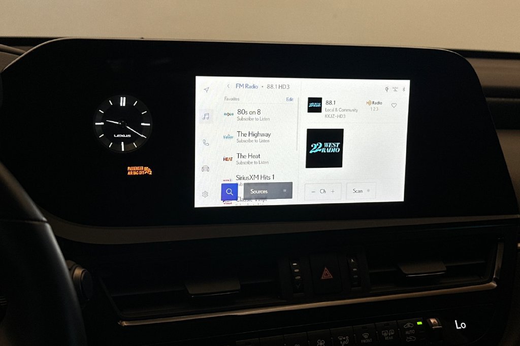 Certified 2025 Lexus ES 300h w/ Premium Package FWD image 17