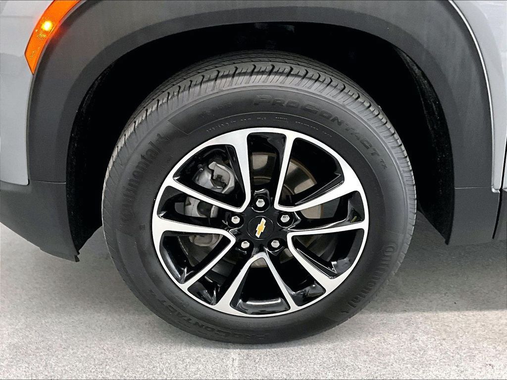 Used 2025 Chevrolet TrailBlazer LT AWD/4WD image 7
