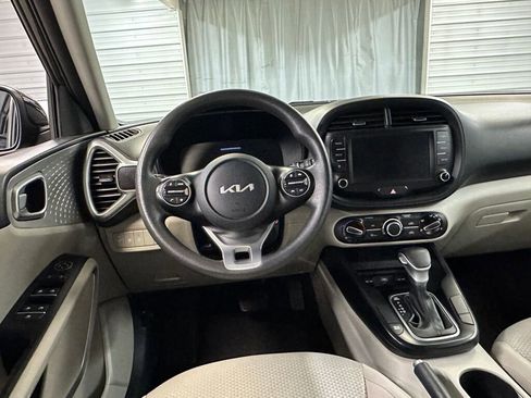 Used 2023 Kia Soul LX FWD image 3
