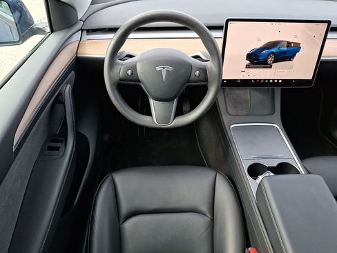 Used 2023 Tesla Model Y AWD image 13