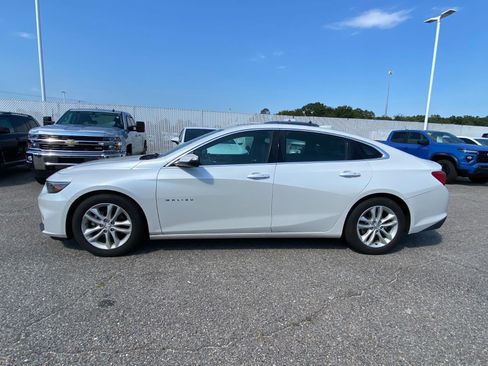 Used 2017 Chevrolet Malibu Hybrid w/ Leather Package FWD image 3