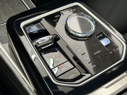 Certified 2024 BMW 740i image 18