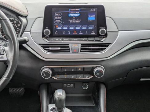 Used 2024 Nissan Altima 2.5 SR FWD image 18