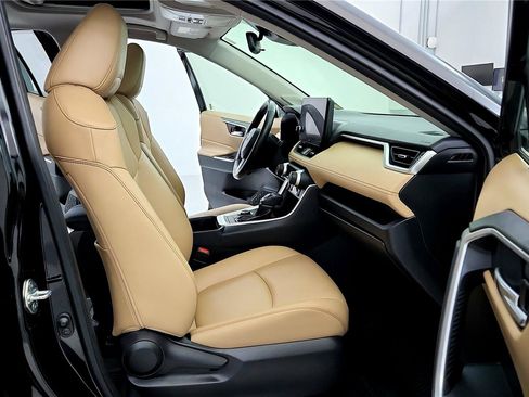 Used 2023 Toyota RAV4 XLE Premium image 17