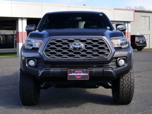 Used 2020 Toyota Tacoma TRD Off-Road w/ Technology Package image 5