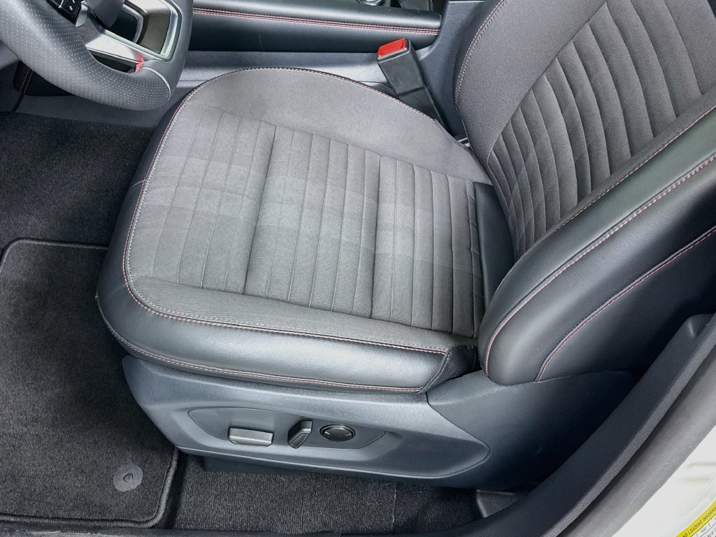 Used 2025 Ford Explorer ST-Line RWD image 17