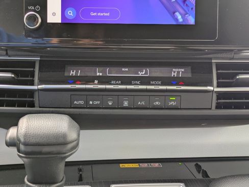 Used 2025 Toyota Sienna LE image 25