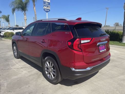 Used 2022 GMC Terrain SLT w/ Infotainment Package II FWD image 6