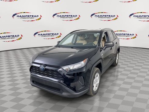 Used 2021 Toyota RAV4 LE AWD/4WD image 1