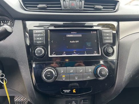 Used 2020 Nissan Rogue Sport S image 44