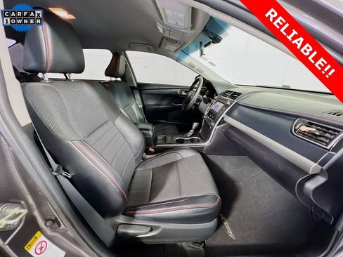 Used 2017 Toyota Camry SE image 25