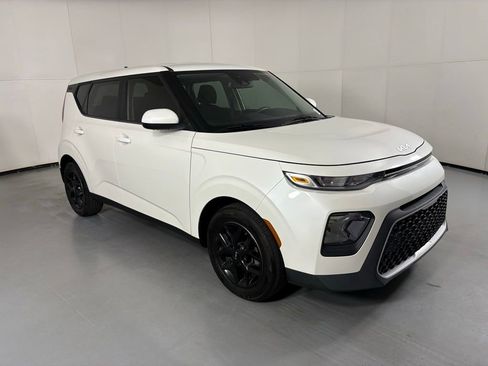 Used 2022 Kia Soul LX w/ Technology Package FWD image 2
