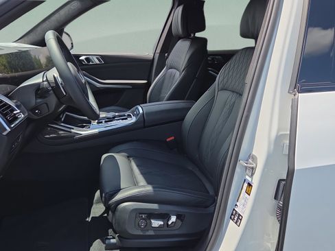 New 2026 BMW X7 M60i w/ Climate Comfort Package AWD/4WD image 9