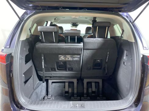 Used 2024 Kia Carnival LX image 34