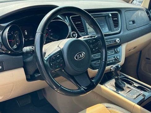 Used 2016 Kia Sedona SX FWD image 11