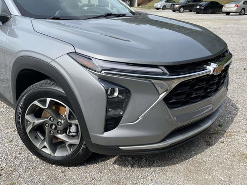 Used 2024 Chevrolet Trax LT FWD image 28