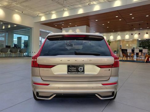 Certified 2024 Volvo XC60 B5 Plus AWD/4WD image 7