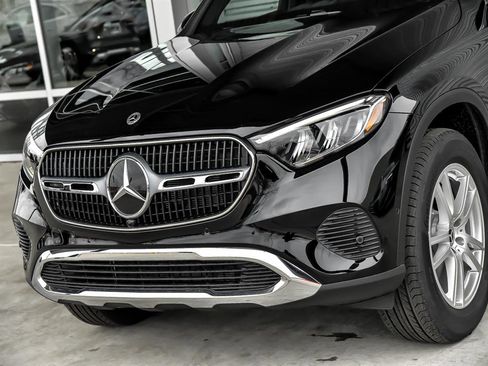 Certified 2025 Mercedes-Benz GLC 300 4MATIC image 4