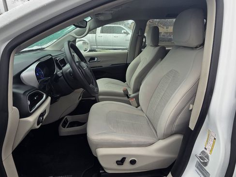 Used 2017 Chrysler Pacifica Touring Plus image 13