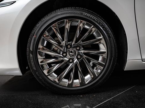 Certified 2025 Lexus ES 350 Ultra Luxury FWD image 13