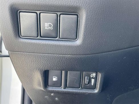 Used 2018 Toyota C-HR XLE image 24