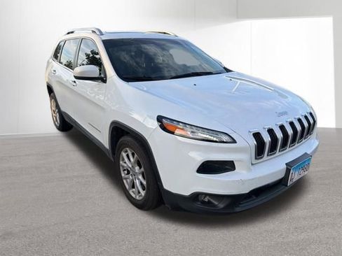 Used 2018 Jeep Cherokee Latitude Plus w/ Comfort/Convenience Group FWD image 1