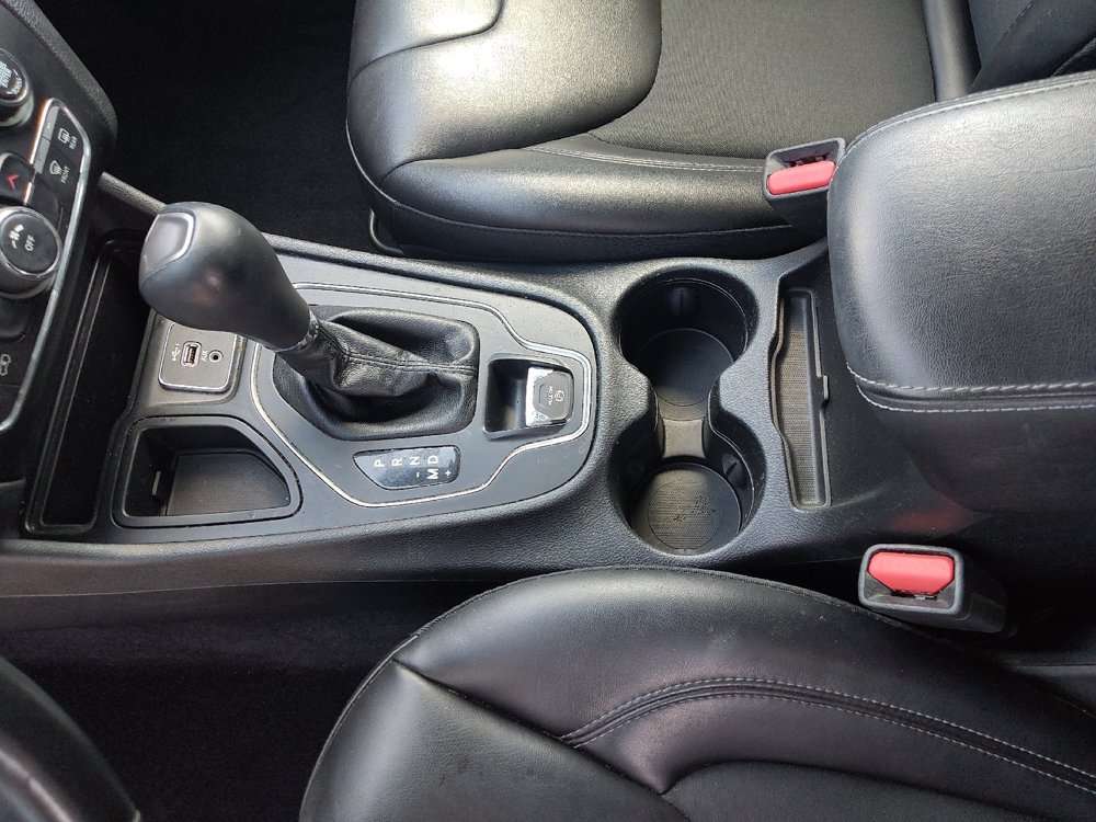 Used 2019 Jeep Cherokee Latitude Plus FWD image 26