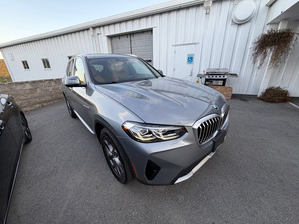Used 2023 BMW X3 xDrive30i w/ Premium Package w/ZPA AWD/4WD image 7
