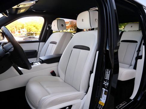 Certified 2022 Rolls-Royce Cullinan Black Badge image 27