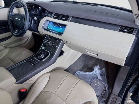 Used 2018 Land Rover Range Rover Evoque SE image 28