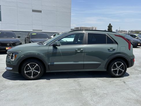 Used 2024 Kia Niro EX FWD image 3