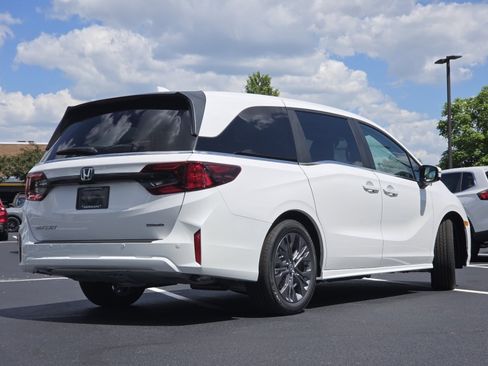 New 2026 Honda Odyssey Touring image 23