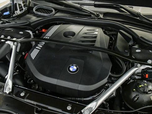 Used 2025 BMW 740i w/ Premium Package RWD image 29