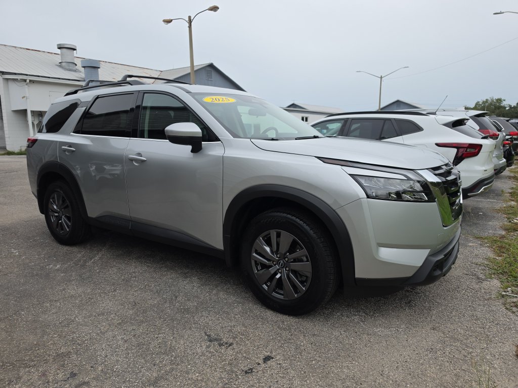 Used 2025 Nissan Pathfinder SV w/ SV Premium Package FWD image 2